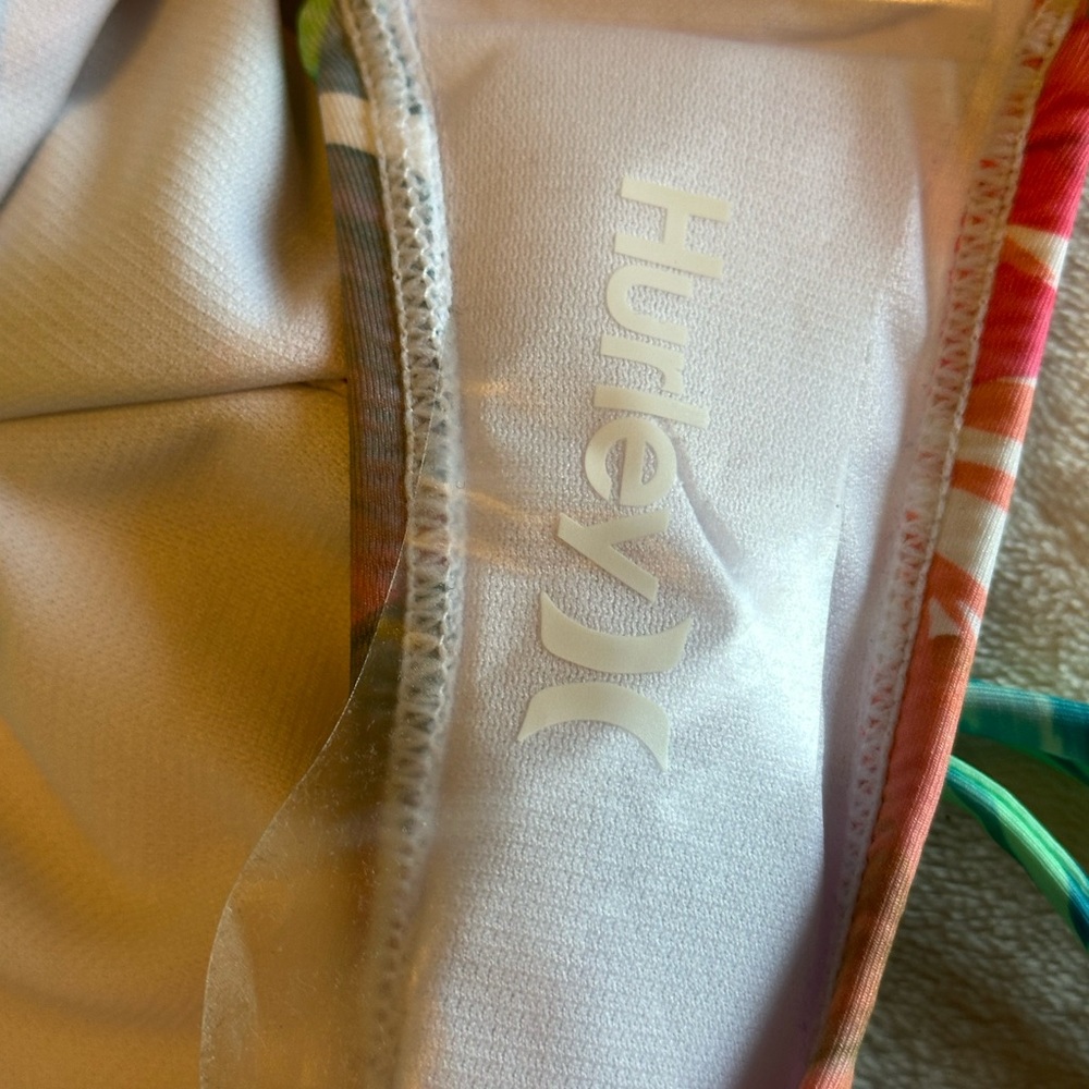🌸 Hurley Colorful Tropical Leaf One Piece - Picture 6 of 6